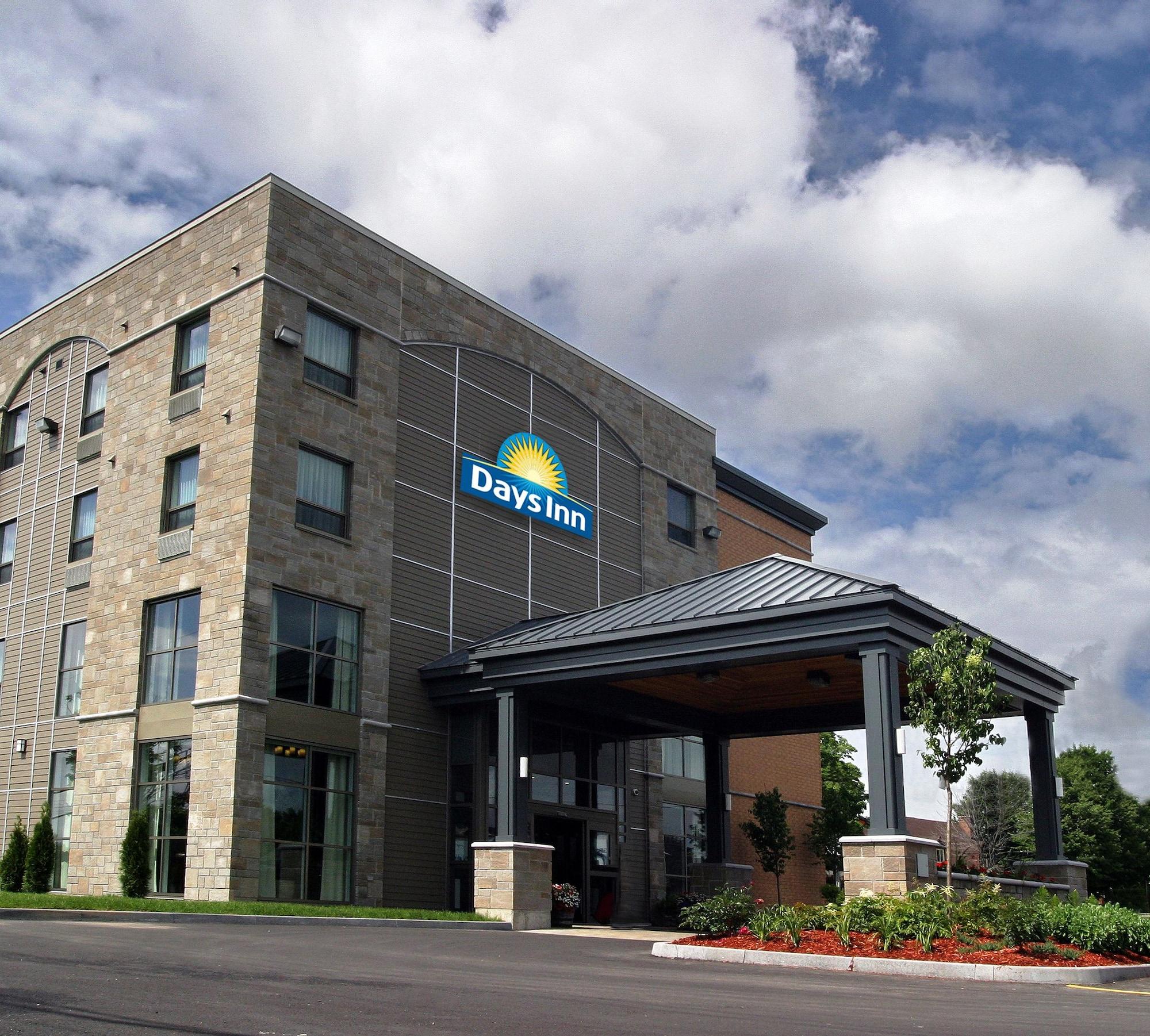 Days Inn By Wyndham Lévis Екстериор снимка
