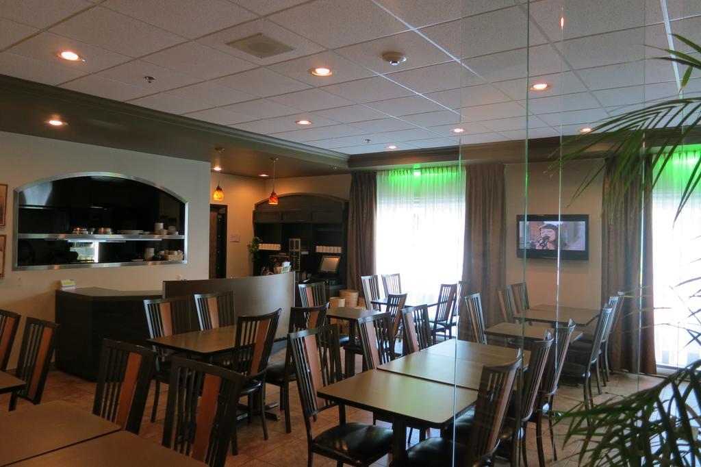 Days Inn By Wyndham Lévis Екстериор снимка