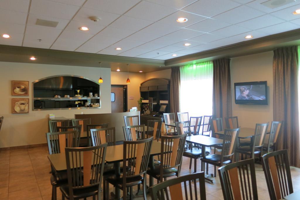 Days Inn By Wyndham Lévis Екстериор снимка