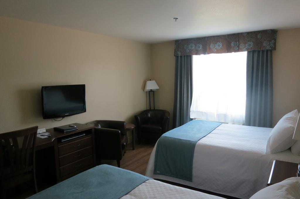 Days Inn By Wyndham Lévis Екстериор снимка