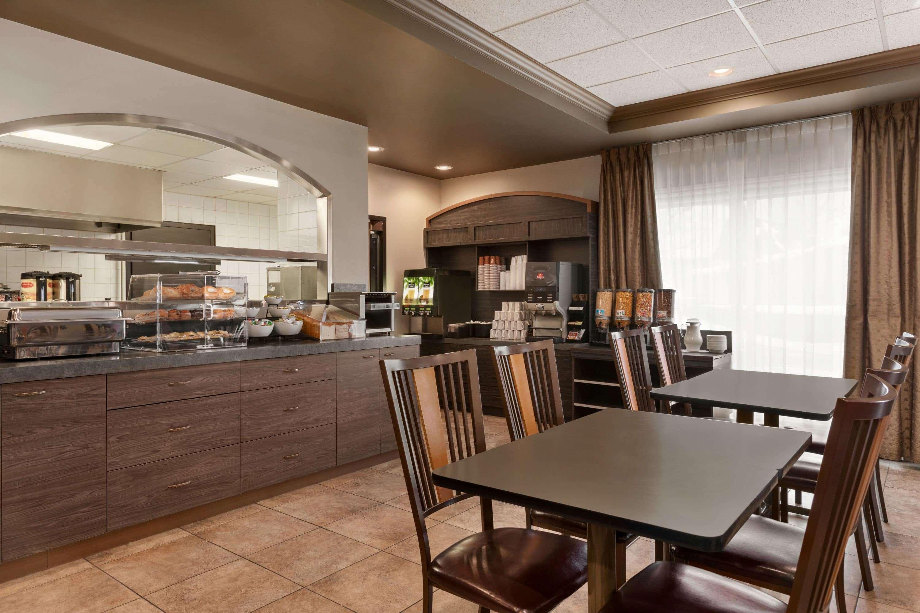 Days Inn By Wyndham Lévis Екстериор снимка